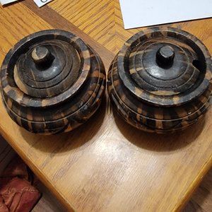 Spice Holders Pair Carved Wood Jars Bottles Tabletop Tropical? Vintage? OA1A02
